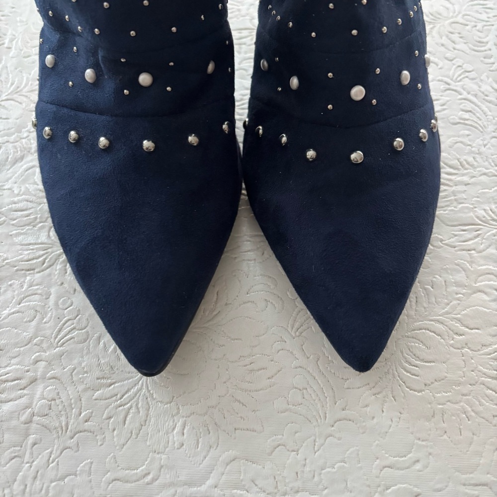 ❤️2/$15 or 3/$21❤️Metaphor Navy Blue Studded Ankle Boots, Size 8 - Picture 5 of 14